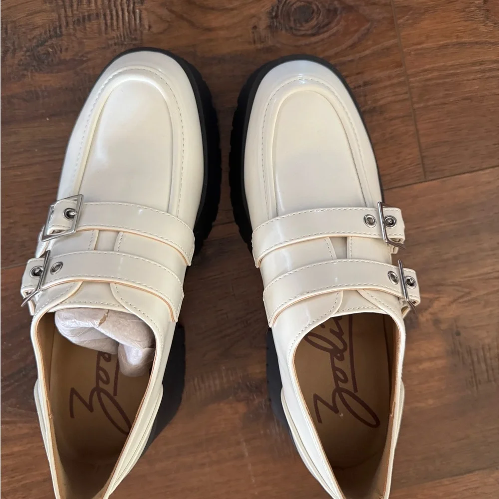 NWT Zodiac White Buckle Perri Slip On Loafer Platform Shoes, Size 7.5